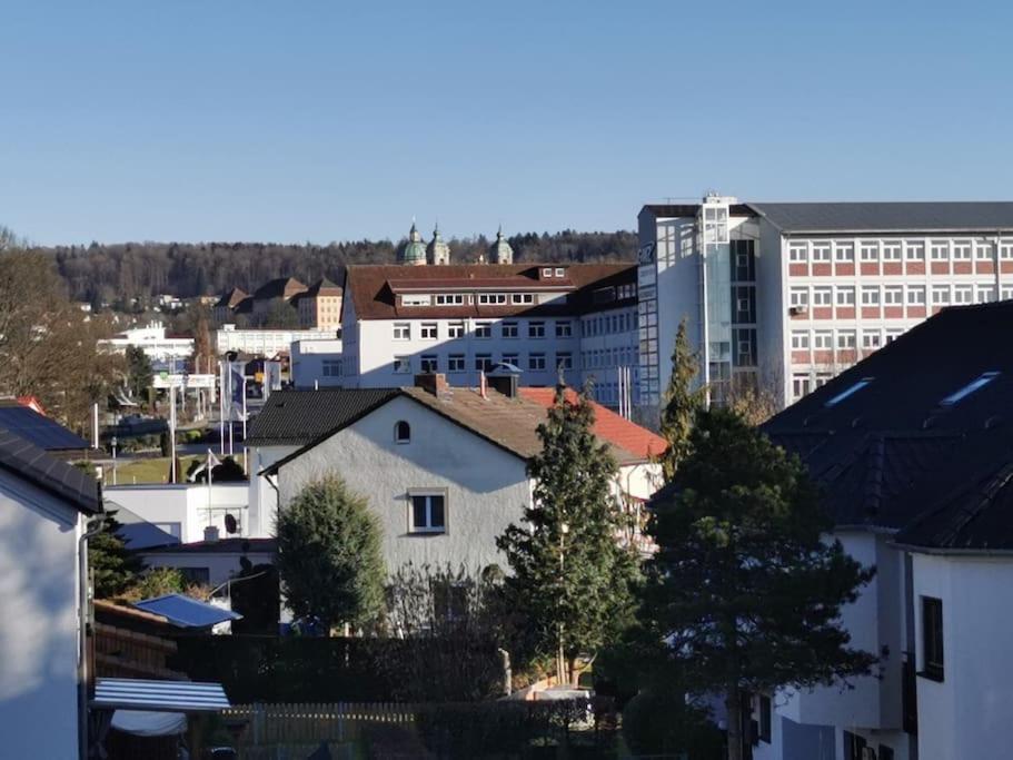 Schoene Grosse Ferienwohnung Basilikablick Stadtnah Ruhig Naehe Bodensee Mit Aussicht Weingarten  Zewnętrze zdjęcie